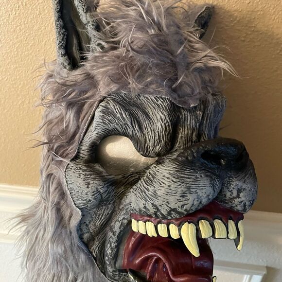 Scary Wolf Mask - Picture 12 of 16